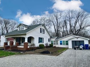 8069 Old Highway 50, Flora, IL 62839