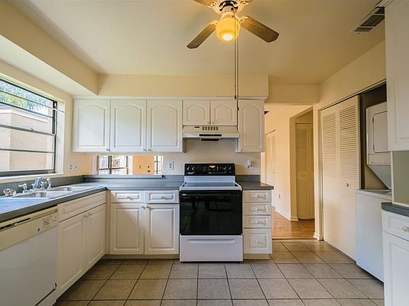 4th image of 10718 Crowngate Ln