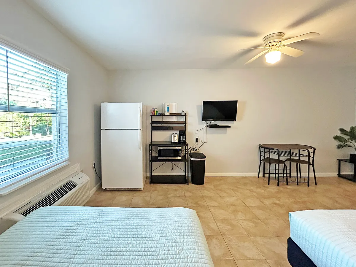 Building Photo - 14621 McGregor Blvd #18