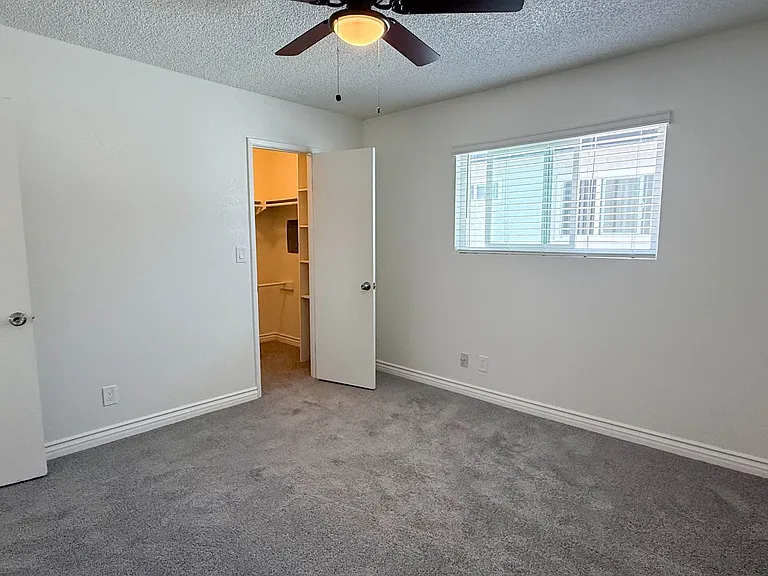 3815 Marlborough Ave — Photo 9