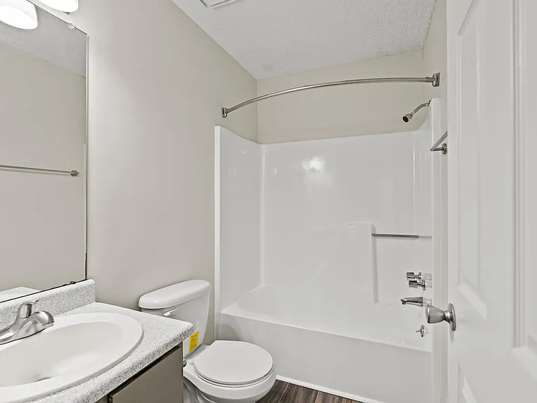Park Towne Apartments — Photo 10