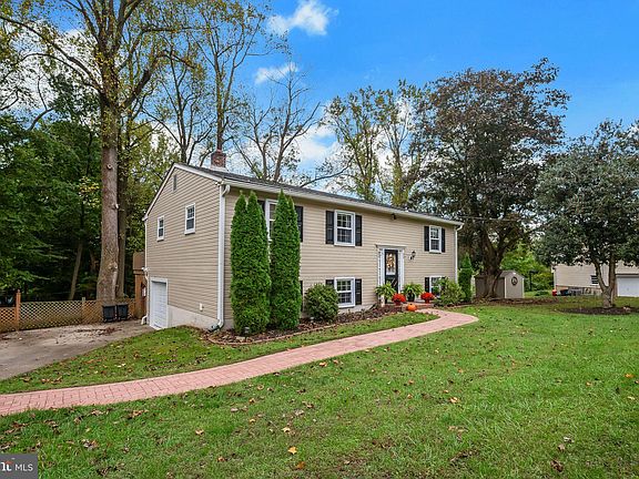 3rd image of 1690 Hillcrest Ln
