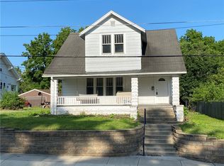 764 10th St, Charleston, IL 61920