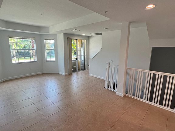 5th image of 2544 Gardens Pkwy