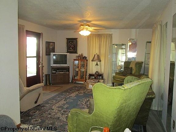 3rd image of 301 Robert E Lee Ave