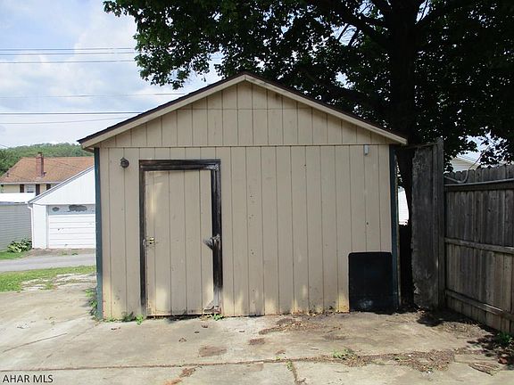 2nd image of 1016 23rd Ave