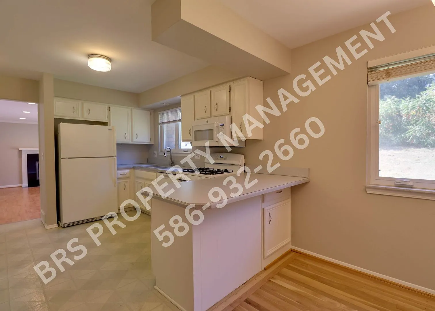 Beautiful 3 bedroom 1 1/2 bath Shelby Twp. ranch — Photo 4