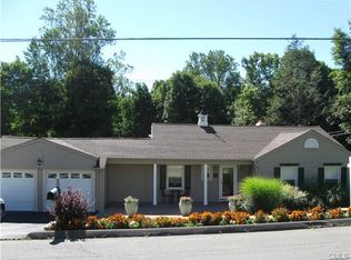 29 Grandview Dr, Danbury, CT 06811