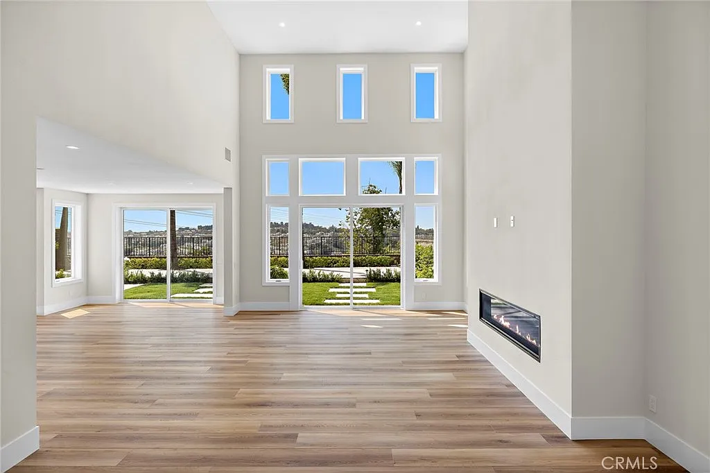 5 bed, 3.5 bath, 3576 sqft, $9,500 — Photo 4