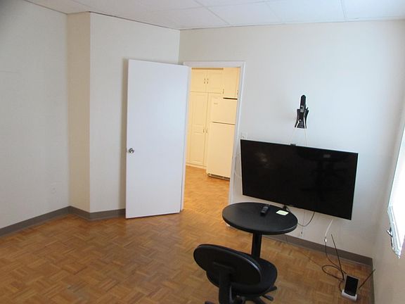 3rd image of 513 Valley Brook Ave #1