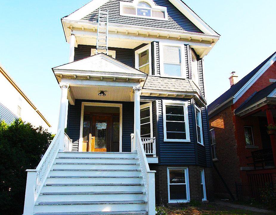 1st image of 2214 W Ainslie St #G