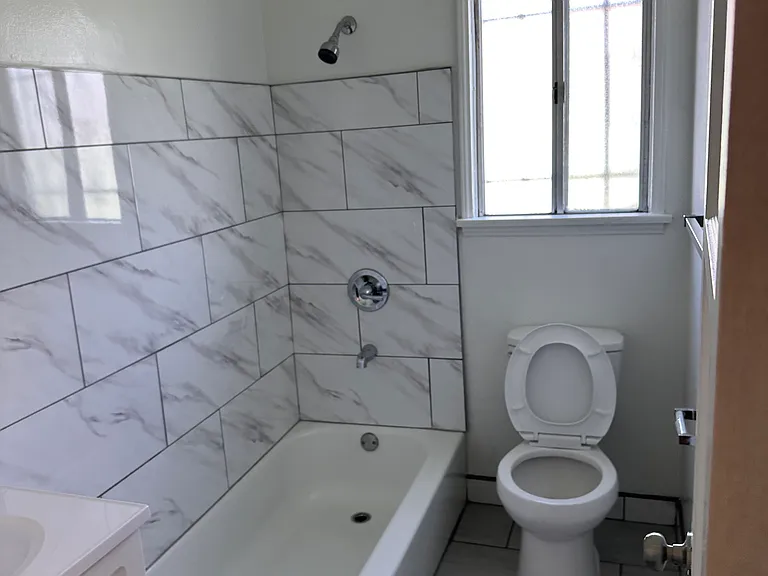 10949 S Western Ave #B — Photo 2