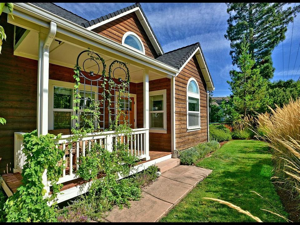 2nd image of 2275 Siskiyou Blvd
