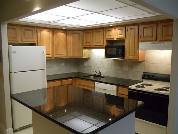 5th image of 576 Washington St APT 102