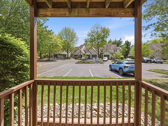 3rd image of 118 Woodlake Dr #118