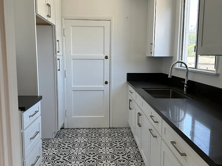 Rowena Ave — Photo 20