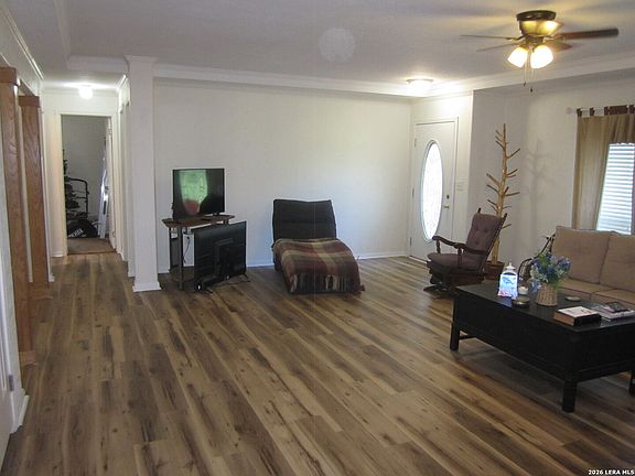4th image of 102 S Robin Hill View