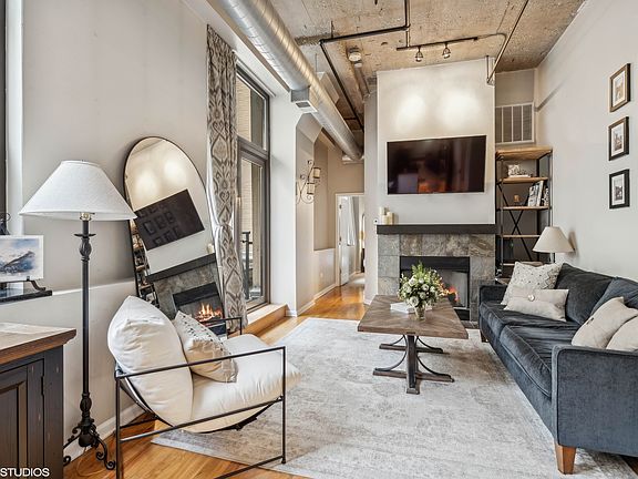 3rd image of 758 N Larrabee St APT 631