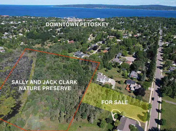 Kalamazoo Ave, Petoskey, MI 49770