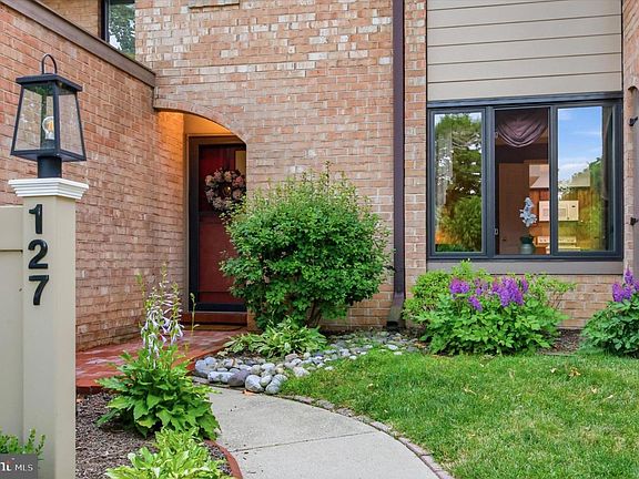 2nd image of 127 Woodgate Ln #17