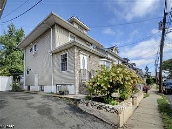 2nd image of 137 Hollywood Ave
