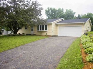 5204 Broadhead St, Mc Farland, WI 53558