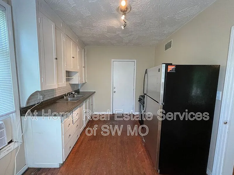 530 W Mount Vernon St #3
