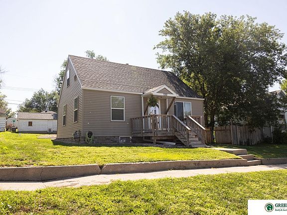 3rd image of 1310 N Burlington Ave