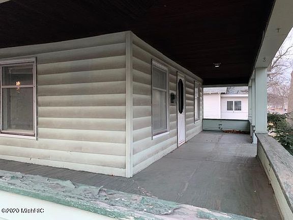 4th image of 2421 Hoyt St