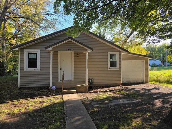 342 E 6th Ave, Garnett, KS 66032