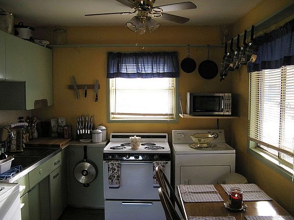 Extended Eat-In Kitchen