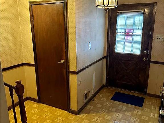 5th image of 782 Jefferson St