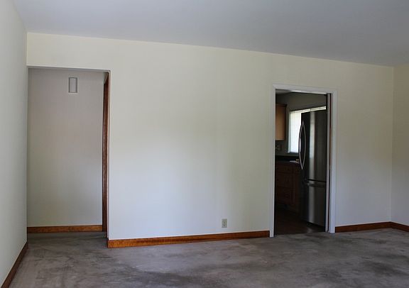 3rd image of 8804 S Sproat Ave