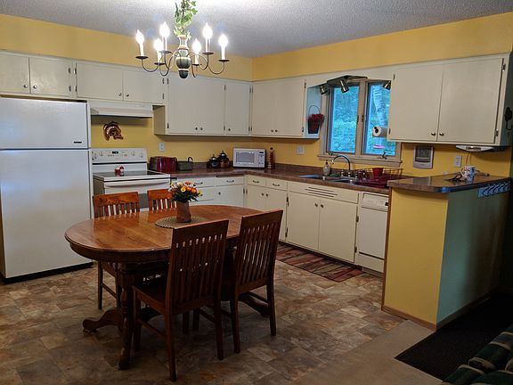 Eat in kitchen