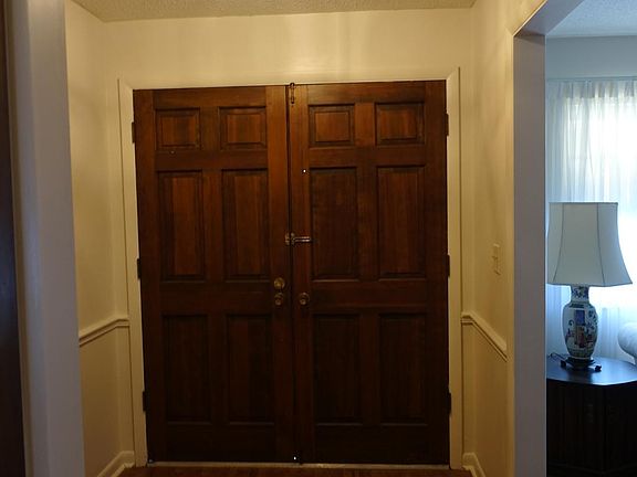 Foyer with coat closet