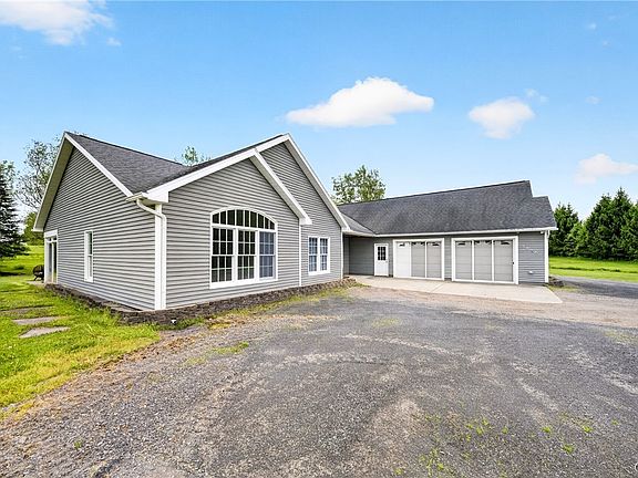 3rd image of 3810 Lysander Rd