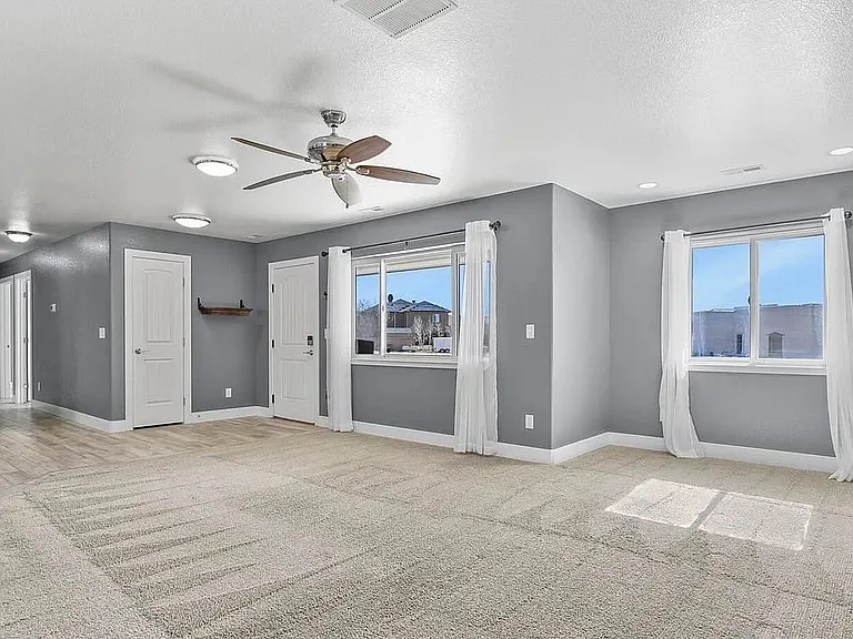 573 W Archer Plz — Photo 12