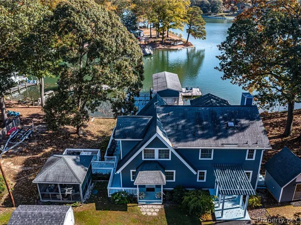 185 Lucom Point Dr, Reedville, VA 22539