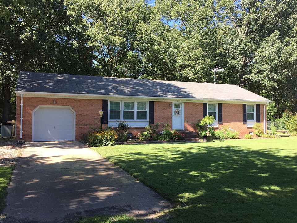 1st image of 107 Evergreen Cir