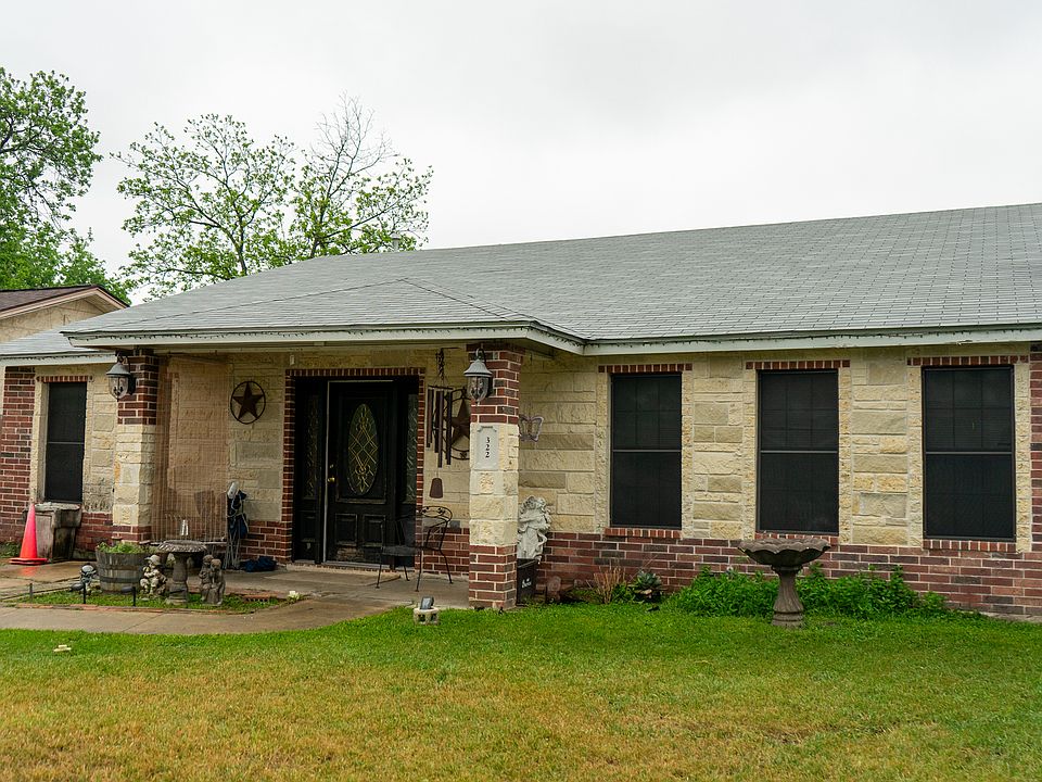 1st image of 322 La Gloria St