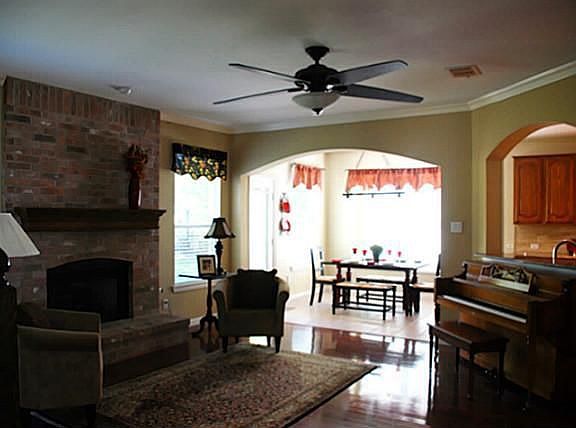 3rd image of 5812 Roanoke Dr