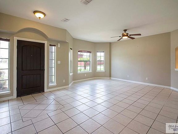 3rd image of 3504 Vineyard Dr