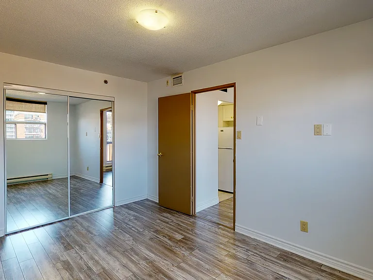 341 Maclaren St — Photo 44