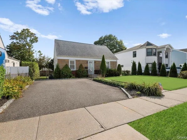 5 totten st, Bethpage, NY 11714