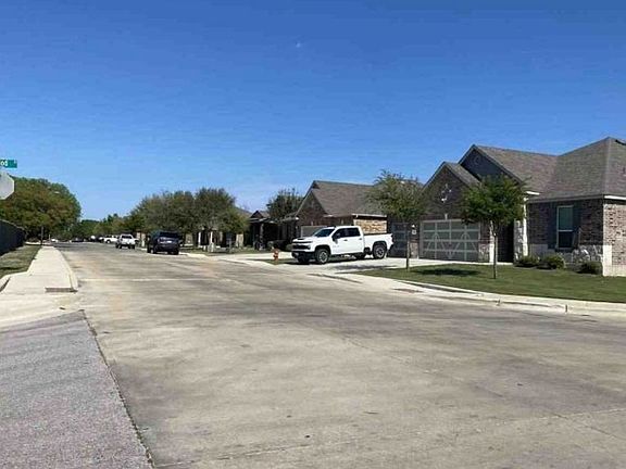 Exterior Neighborhood (street photo)