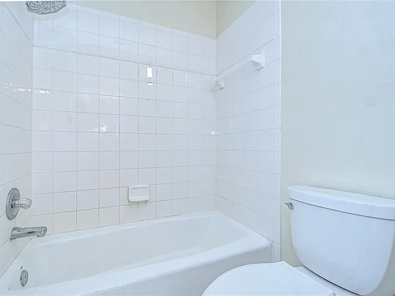 113 Bosphorous Ave #5 — Photo 59
