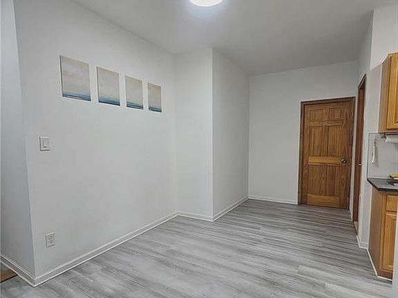 5th image of 2913 Foster Ave APT 1B