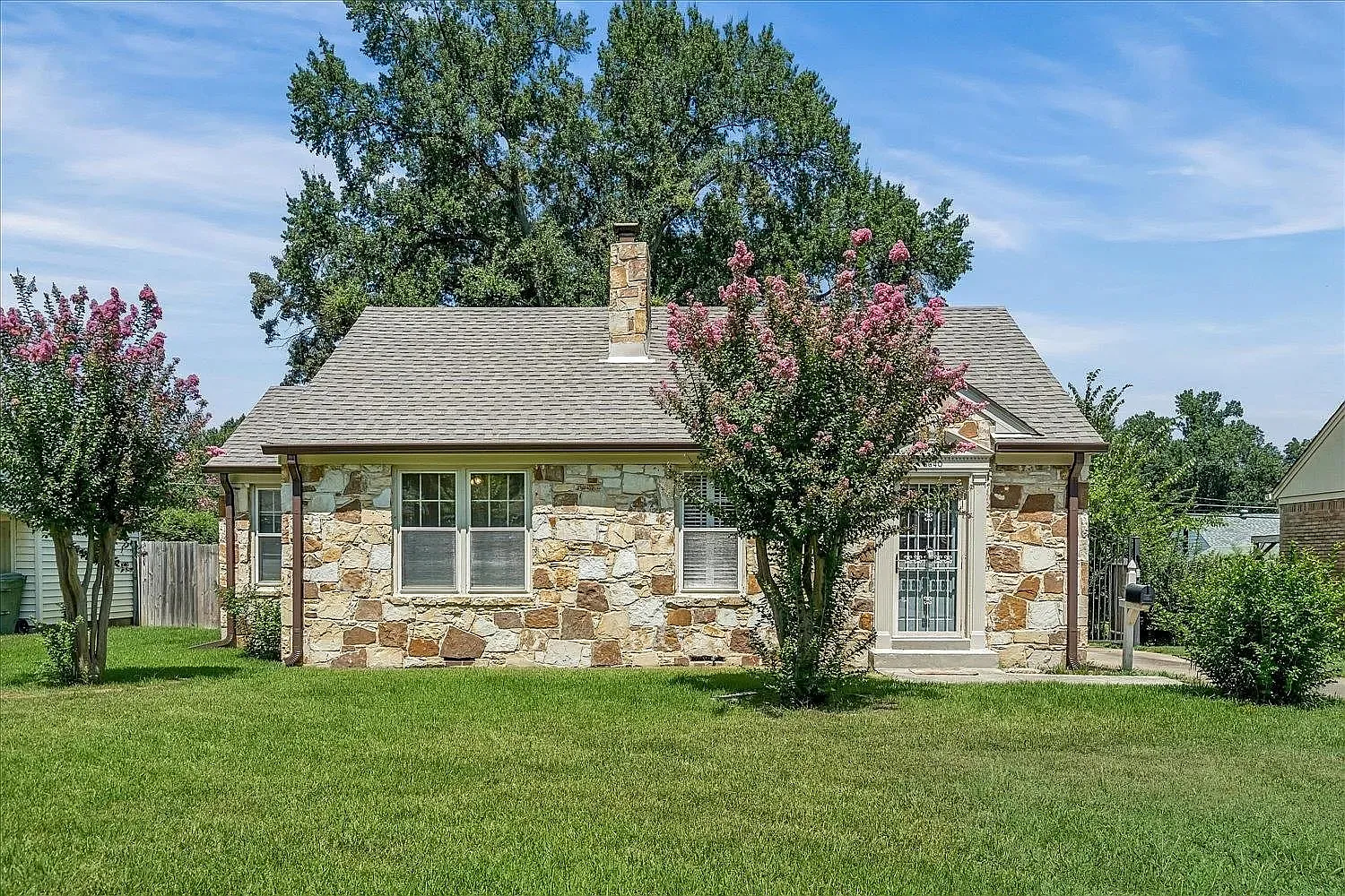 3 bed, 1400 sqft, $1,895 — Photo 1