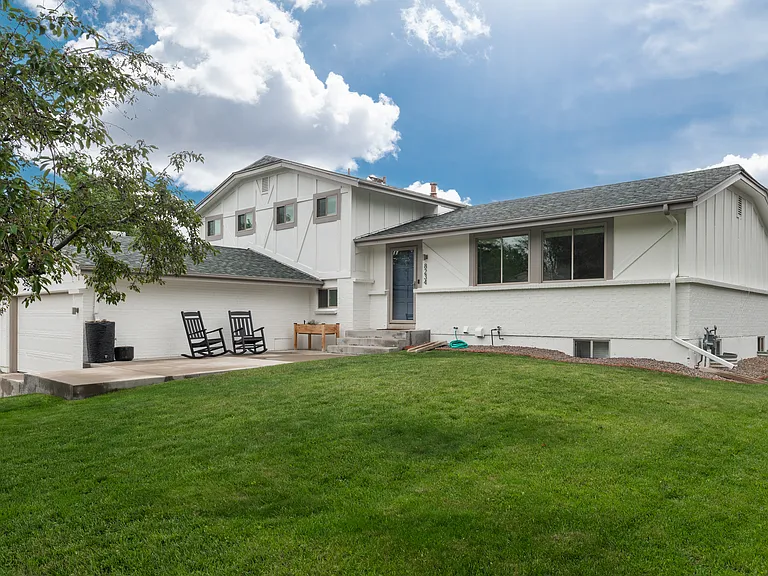 8234 Ammons Cir — Photo 1
