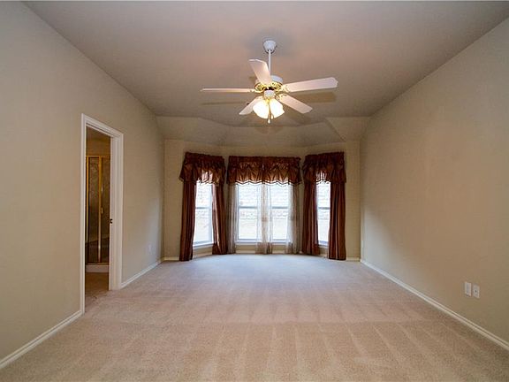 4th image of 4608 Clear Lake Ln